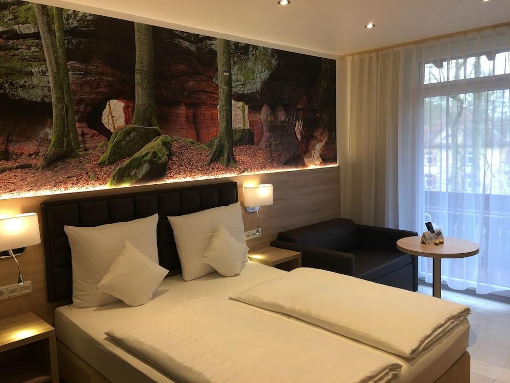 Hotel-Restaurant Barbarossahof 카이저슬라우테른 외부 사진